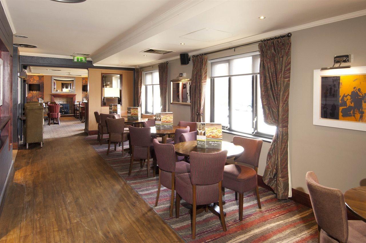 Premier Inn Gatwick Crawley Town West ภายนอก รูปภาพ