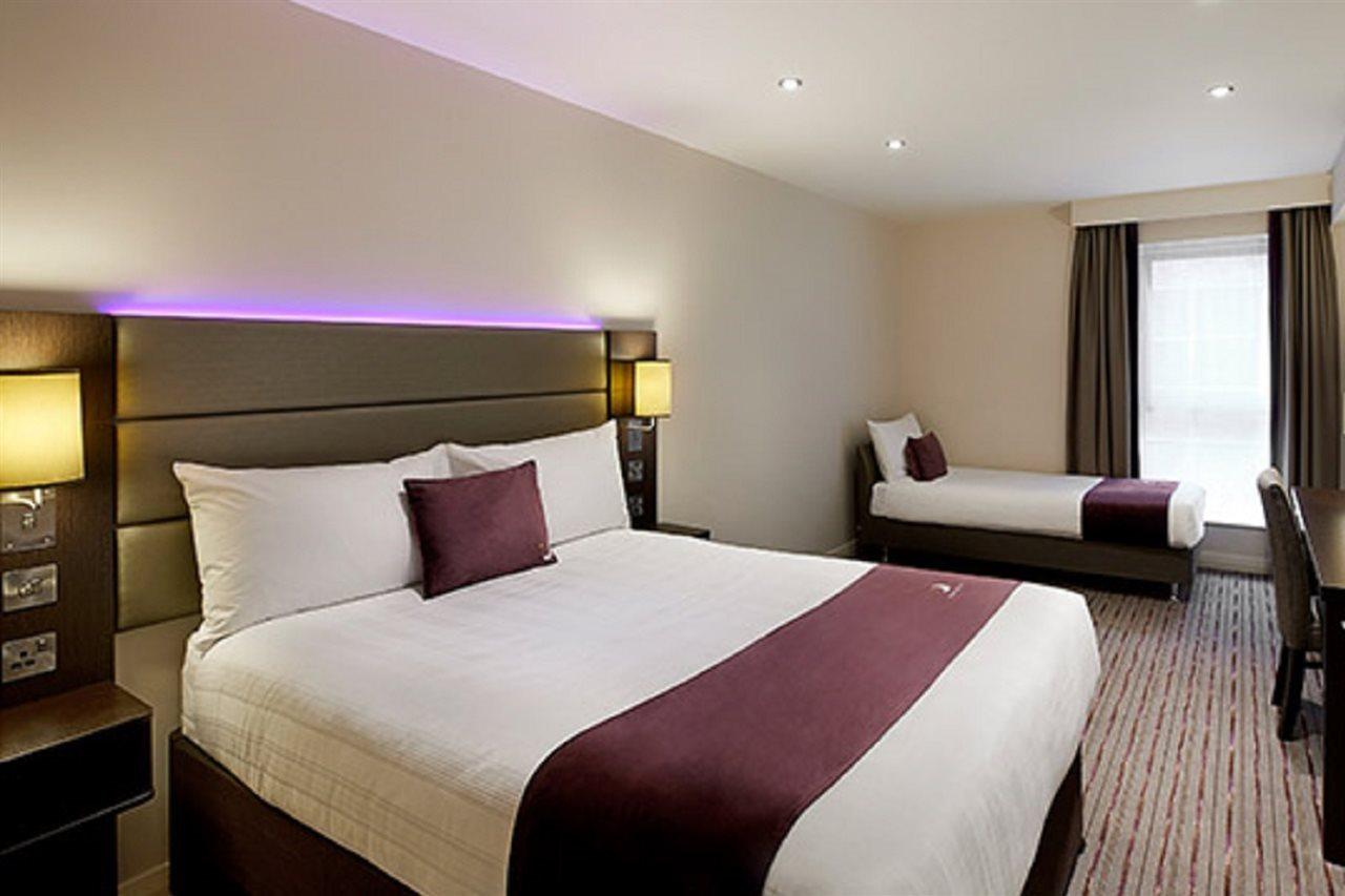 Premier Inn Gatwick Crawley Town West ภายนอก รูปภาพ