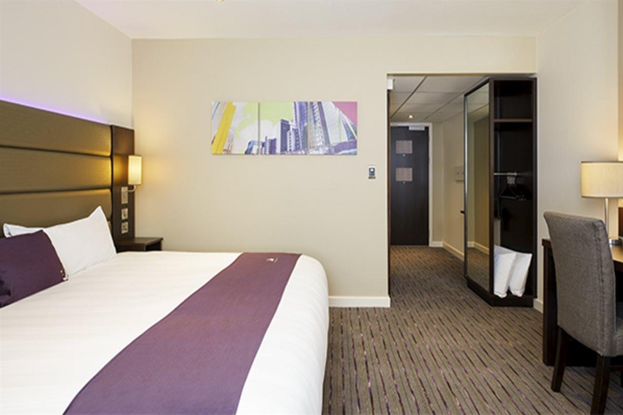 Premier Inn Gatwick Crawley Town West ภายนอก รูปภาพ